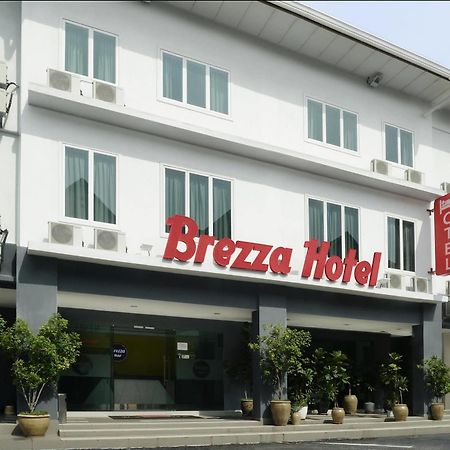 Brezza Hotel Лумут Экстерьер фото