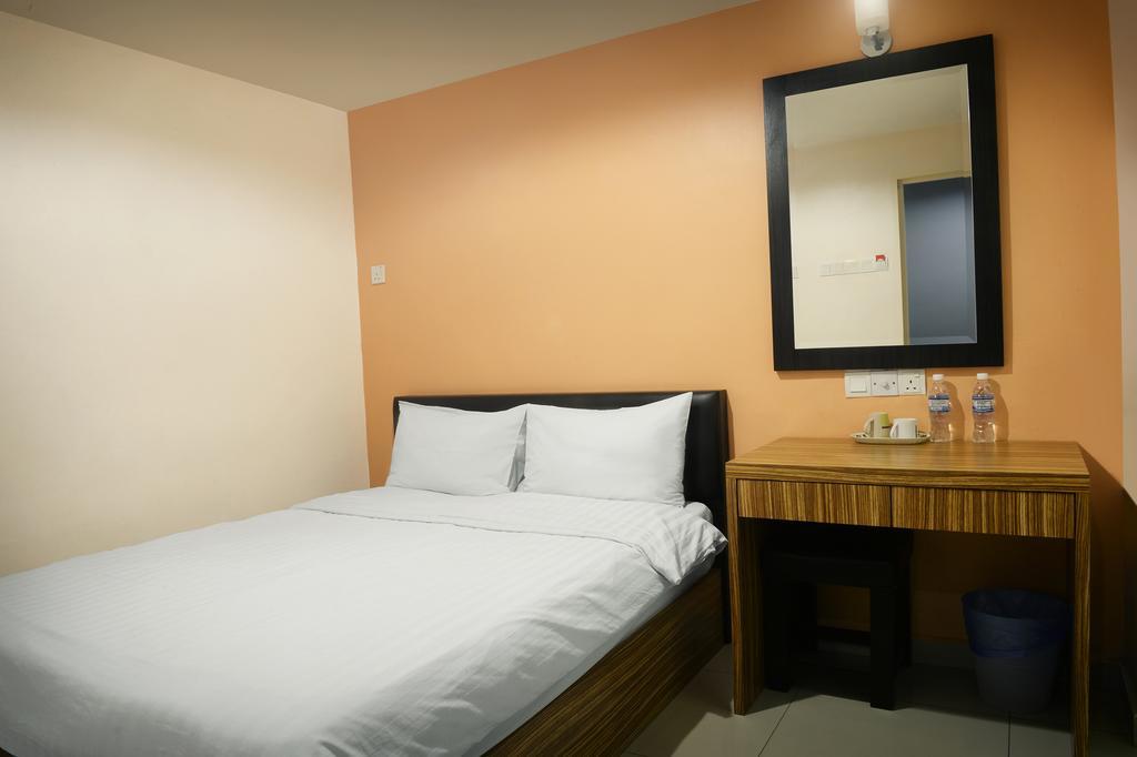 Brezza Hotel Лумут Экстерьер фото