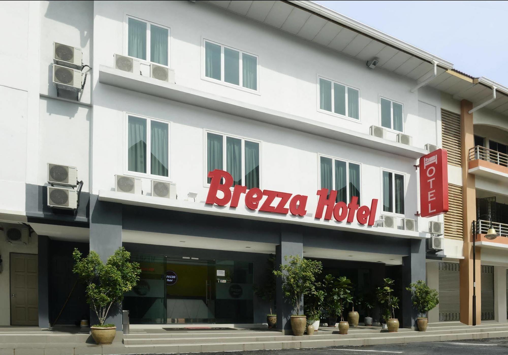 Brezza Hotel Лумут Экстерьер фото