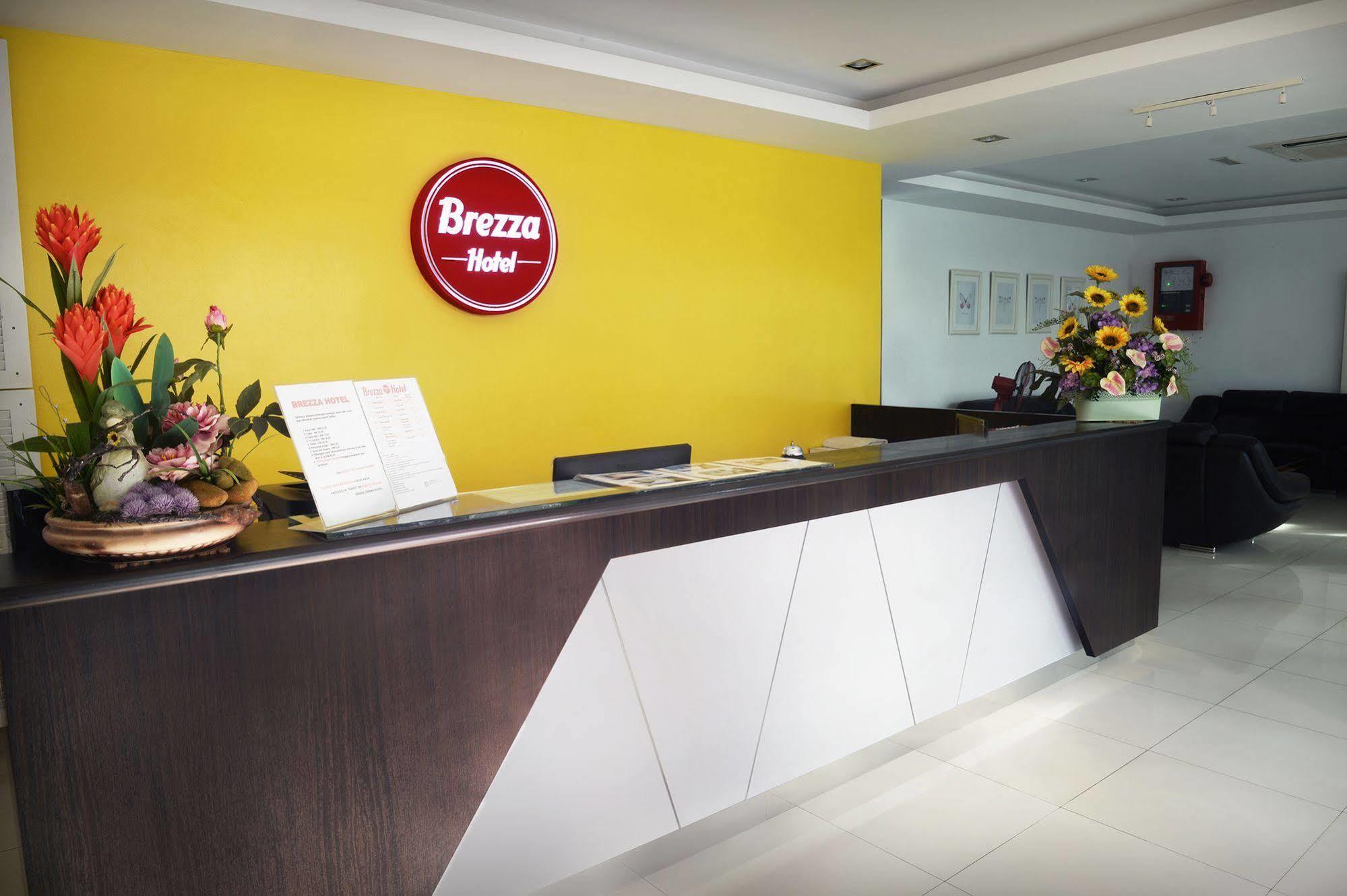 Brezza Hotel Лумут Экстерьер фото